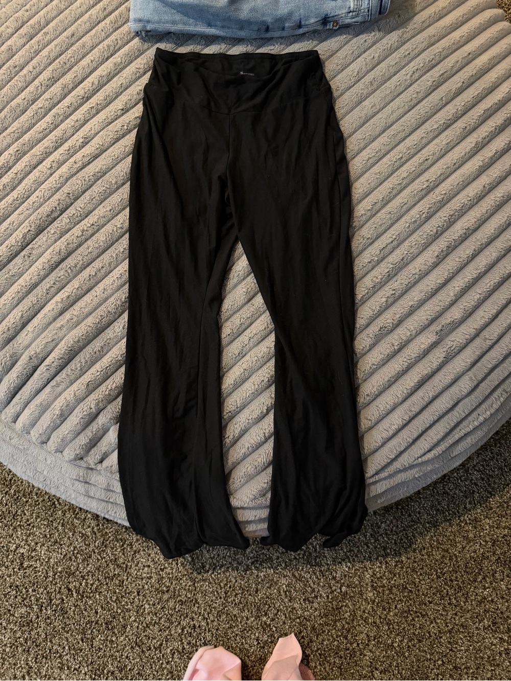 Comfy Black Flare Leggings WMNS